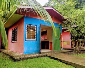 Comfortable Casita, walking distance to the Beach - Pavones - Building