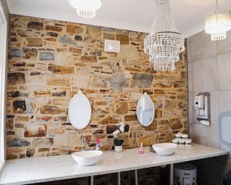 Double Room With Shared Bathroom - Capertee