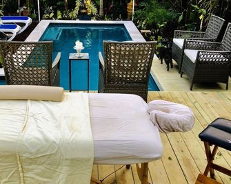 Your Private Tropical Oasis - Wellington - Piscina