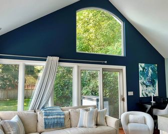 Water's Edge on Cayuga Lake in Ithaca - Ithaca - Living room