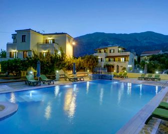 Agrilionas Hotel - Marathokampos - Piscina