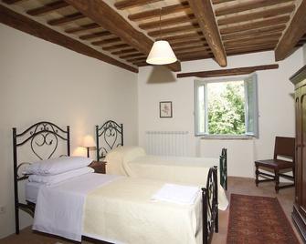 Beautiful restored villa with private pool, gardens and magnificent views - Corridonia - Camera da letto