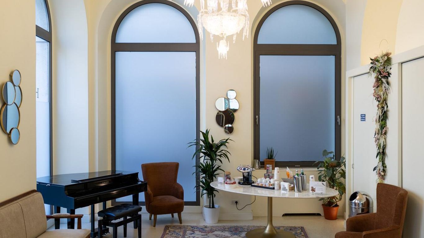 هوتل فيز إيه فيز