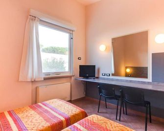 Autohotel - Formello - Camera da letto