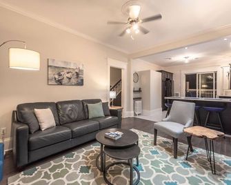 Blvd House Quidi Vidi Lake Parking - St. John's - Living room