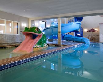 Holiday Inn Express & Suites Longmont - Boulder Area By IHG - Longmont - Pool