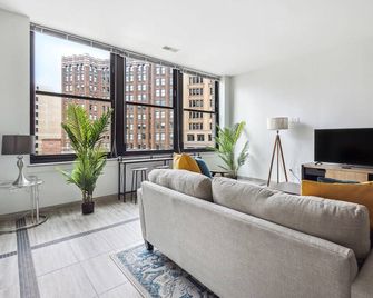 Executive Downtown Retreat - Detroit - Huiskamer