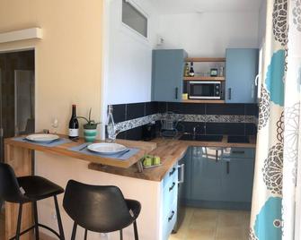 quiet studio bathroom kitchen wc swimming pool & parking - Viriat - Keuken