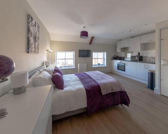 Isabella House - Hereford City Centre Aparthotel, By Rentmyhouse - Hereford - Sypialnia