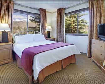 Historic Restored High Sierra Alpine Lodge in June Lake, California - June Lake - Schlafzimmer