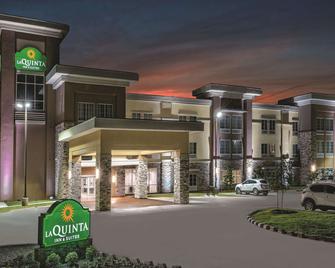 La Quinta Inn & Suites by Wyndham San Antonio by AT&T Center - San Antonio - Rakennus
