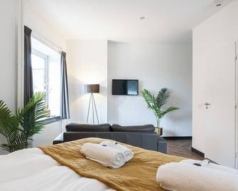 Modern space, ideal for lovers of refinement and centrally located. - Tilburg - Soverom