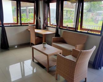 Ilasan cottage. - Manado - Living room