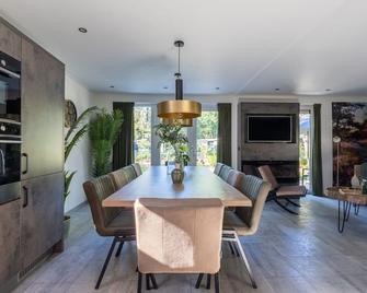 Family Villa In Forest Park, Cleaning In - Hoenderloo - Eetruimte