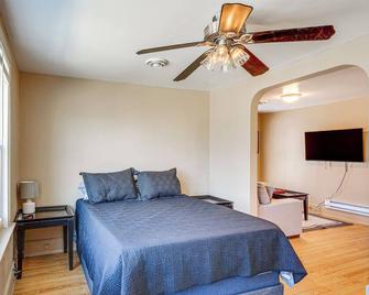 2 Mi to Dtwn: Studio Suite in Sheboygan - Sheboygan - Sypialnia