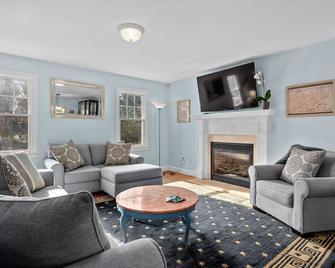 9 Alonzo Road Harwich Port Cape Cod - Don't Think Twice - Harwich - Oturma odası