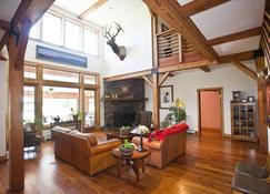 Gallatin River Lodge - Bozeman - Living room