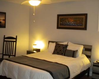 Cozy 1 Bedroom Apartment On Lake Hartwell With Dock/300 Yards To Tugaloo St Park - Lavonia - Bedroom