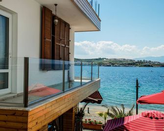 Foca Antik Otel - Foça - Balcón