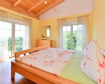 Sunny and Mediterranean House in Deggendorf With Luxurious Furnishings - Deggendorf - Bedroom
