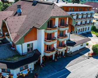 Hotel Burgstallerhof - Feld am See - Gebouw
