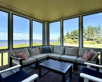 Sunset Point with views of the Confederation Bridge - Borden-Carleton - Living room