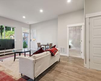 Cozy 1BR Retreat in Sammamish apts - Sammamish - Living room