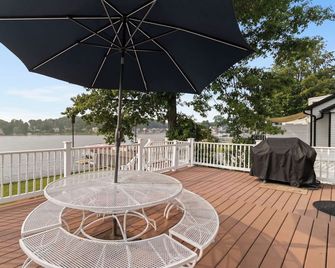 Beautiful Lakefront Home with Amazing Lake Views! - Lake Hopatcong - Balcony