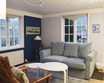 Villa Luna Breakfast Hotel - Killeberg - Living room