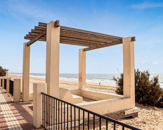 Awesome Apartment In Isla Cristina - Isla Cristina - Balcony