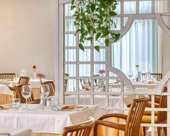 سكاي بوول هوتل سول جاردا - غردة - مطعم