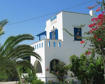 مافروماتيس ستوديوز - ناكسوس - مبنى