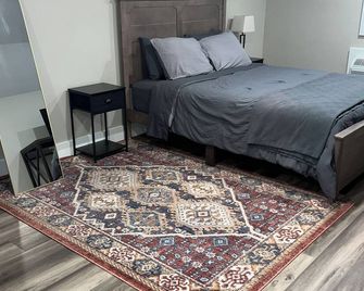 Large Private Studio Attached Garage Washer Dryer Ac Wifi Pet Friendly Sleeps 4 - Sullivan - Habitación