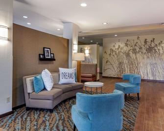 Sleep Inn and Suites - Miles City - Вітальня