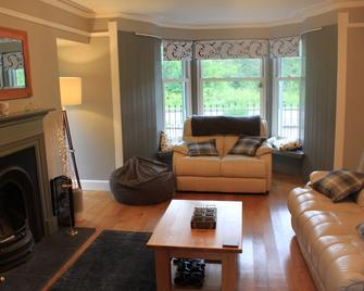 Glenalbyn Cottage - St Fillans - Living room