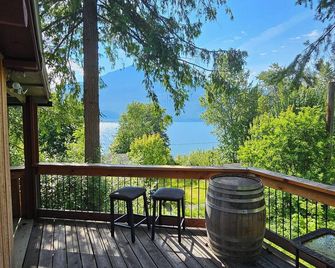 Lakeside Cedar Cabin at Paradise Hills - Kaslo - Balcony