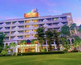 Phuphanplace Hotel - Сакон Нахон - Будівля