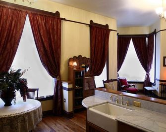 Martin & Mason Hotel - דדווד - סלון