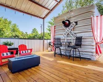 Historic Stay In Santa Fe Railcar - Depot Lodging - Brownwood - Patio