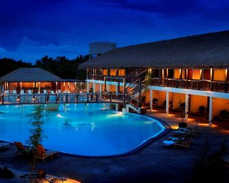 Bluewater Panglao Beach Resort - Panglao - Svømmebasseng