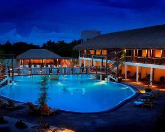 بلو ووتر بانجالو بيتش ريزورت - بانجلاو - حوض السباحة