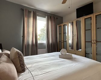 no6 overnight stays free onsite parking - Hindlip - Bedroom