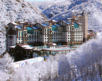 Dragon Palace Hotel (Wanlong Ski Resort) - Zhangjiakou - Building