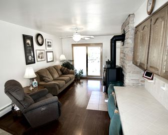 Fantastic Cabin Close to Spectacular Hiking Trails in Monticello, Utah - Monticello - Living room