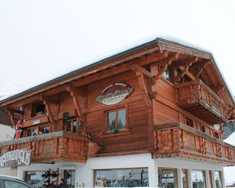 Chalet Hôtel Aiguille Blanche Logis - Les Gets - Будівля