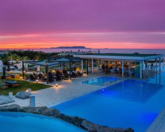 阿爾巴島水療度假酒店 - 只招待成人 - 赫索尼索斯 - 赫索尼索斯 - 游泳池
