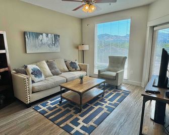 Downtown Condo with Mountain Views - Salt Lake City - Living room