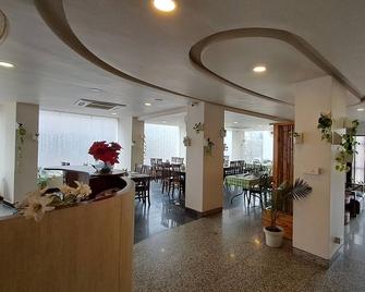 Ladybird Hotel - Shillong - Lobby
