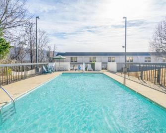 Knights Inn Chattanooga - Chattanooga - Piscina