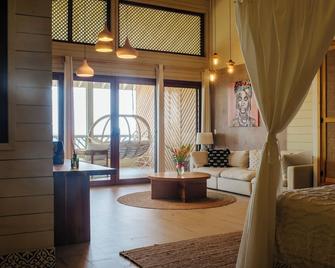 Tranquilseas Eco Lodge & Dive Center - Sandy Bay - מרפסת